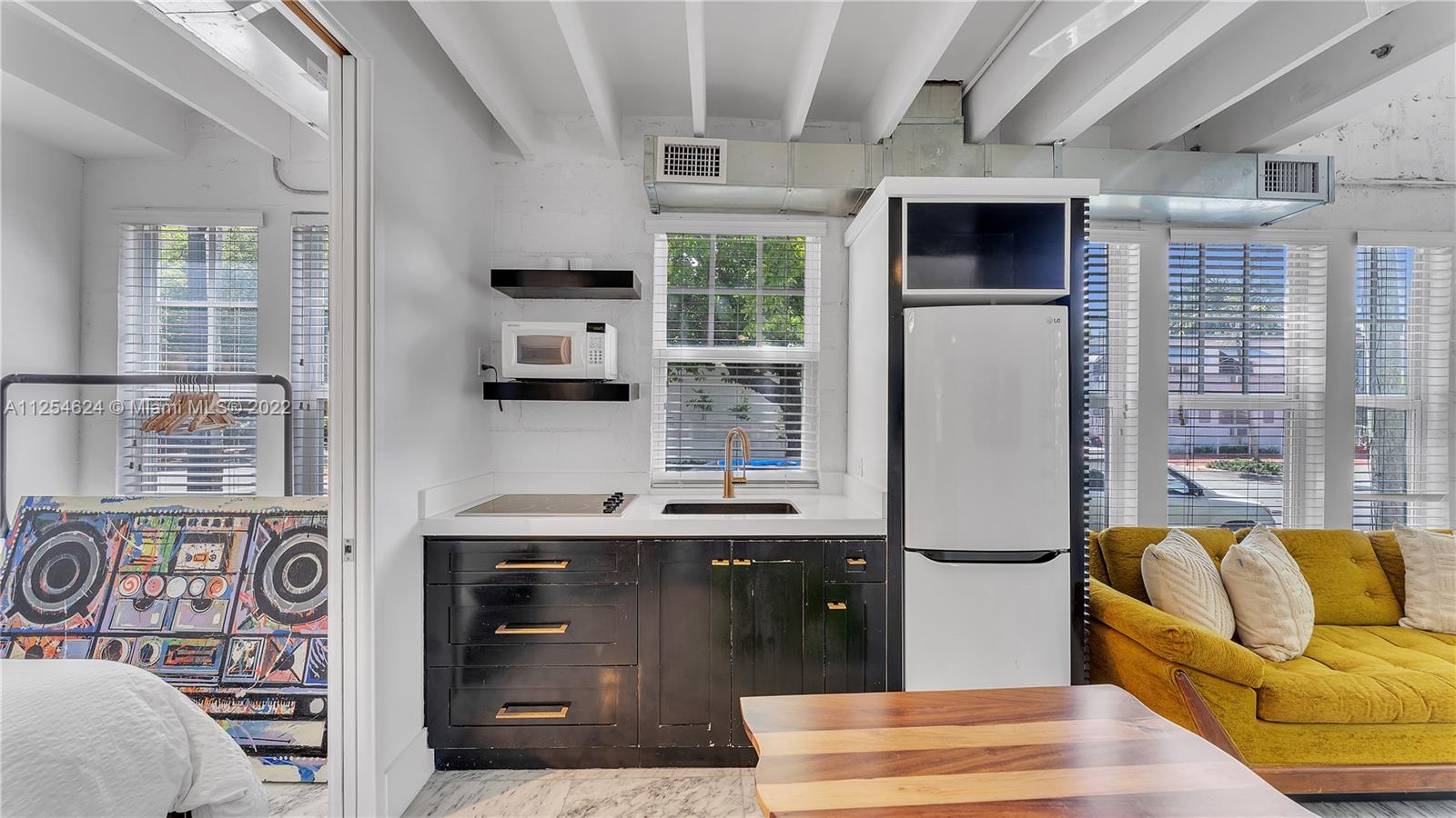 ALL CORNERS CONDO - Residential Lease