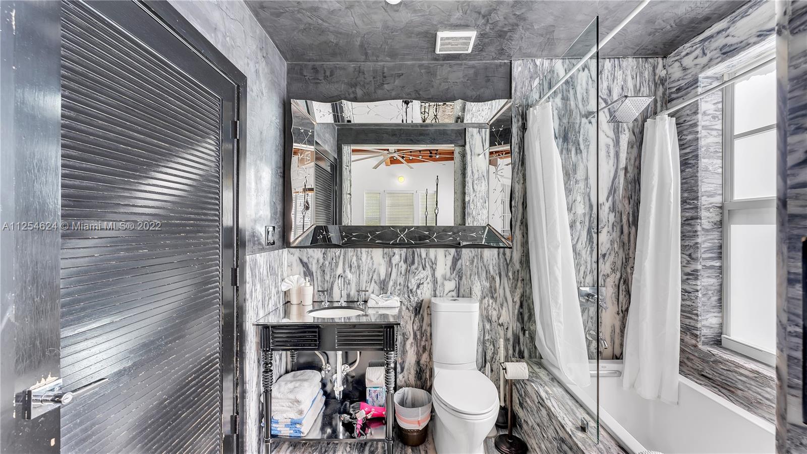 ALL CORNERS CONDO - Residential Lease