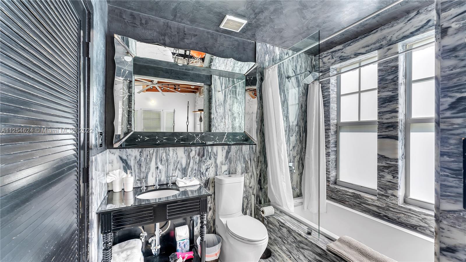 ALL CORNERS CONDO - Residential Lease