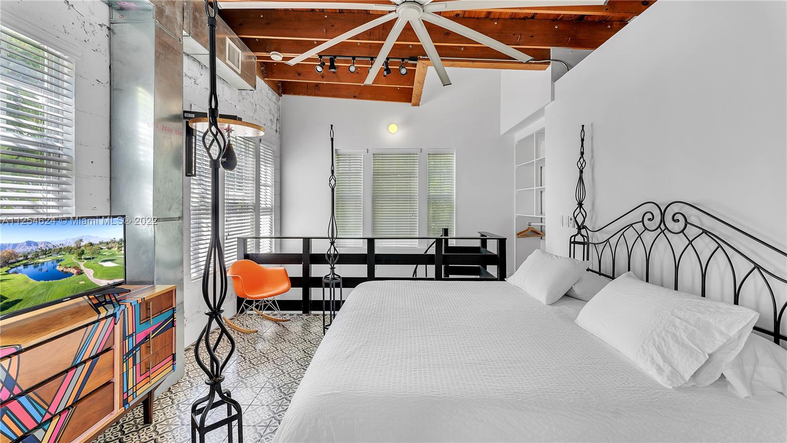 ALL CORNERS CONDO - Residential Lease