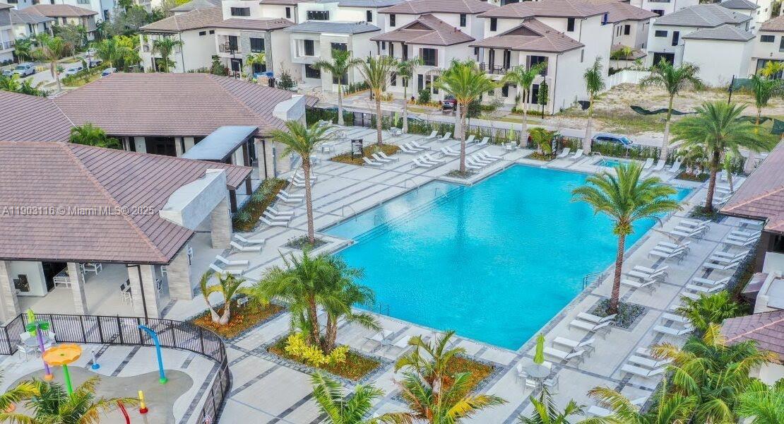 URBANA AT RESIDENCES - Residential