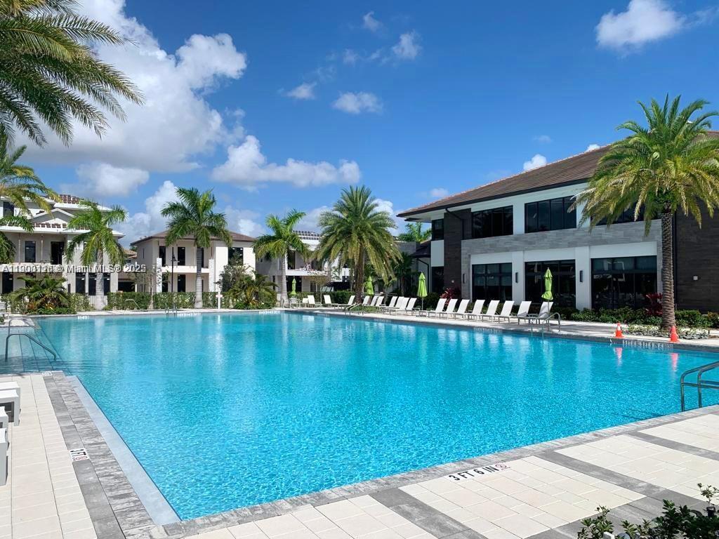 URBANA AT RESIDENCES - Residential