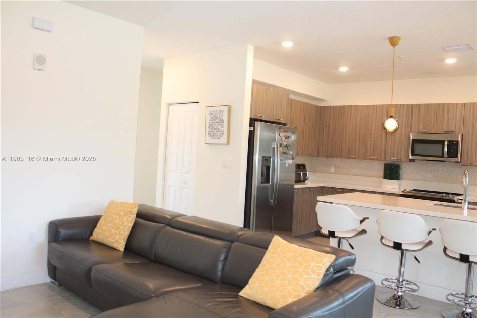 URBANA AT RESIDENCES - Residential