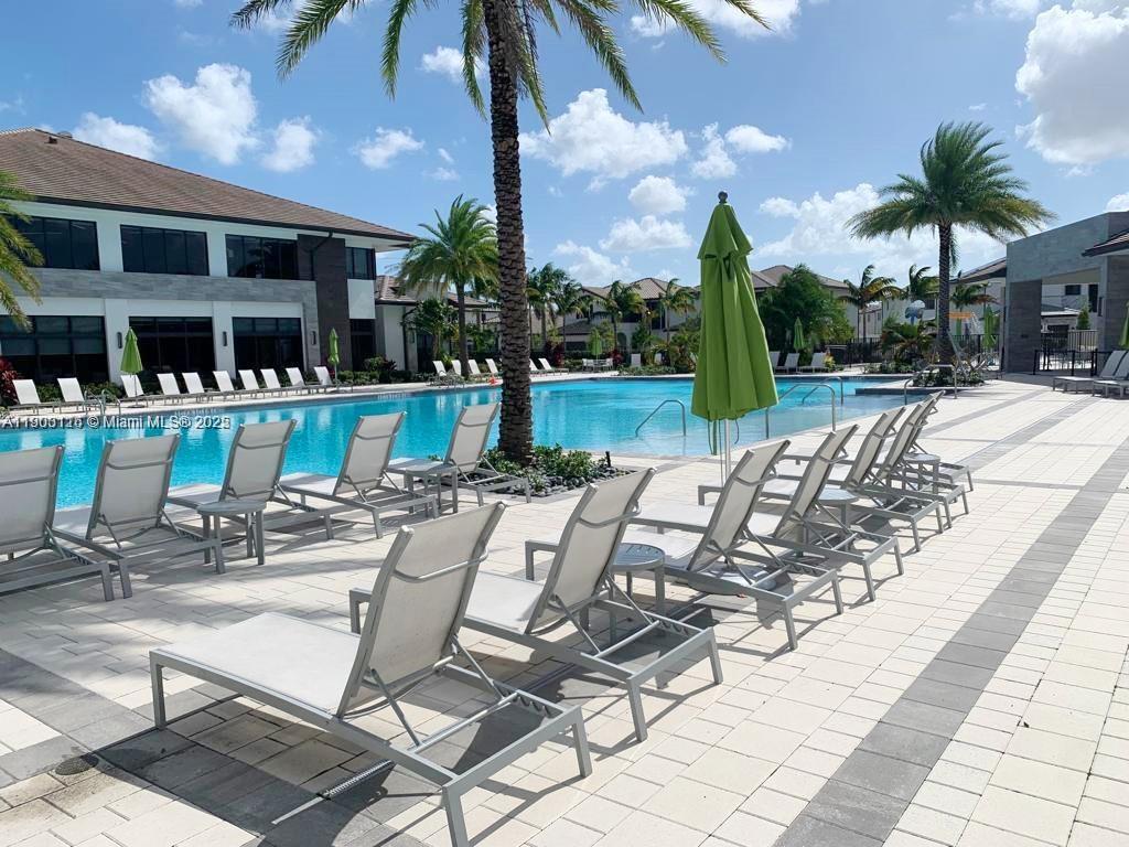 URBANA AT RESIDENCES - Residential