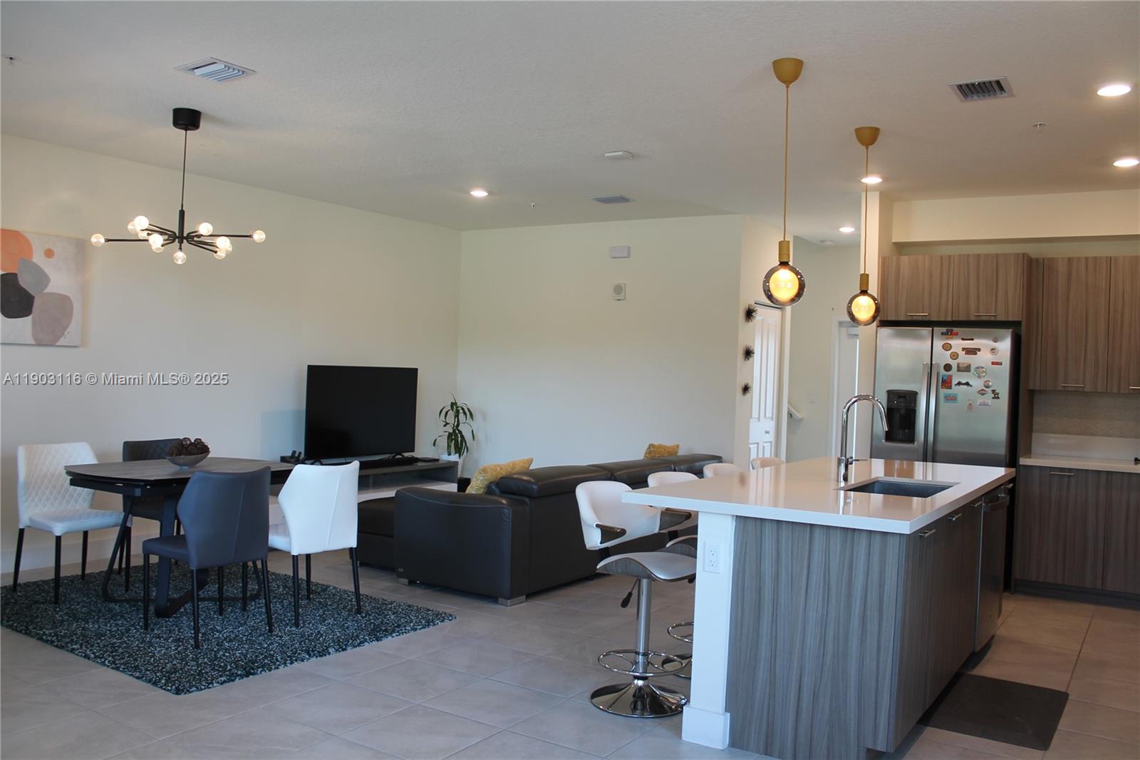 URBANA AT RESIDENCES - Residential