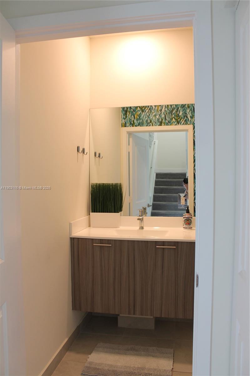 URBANA AT RESIDENCES - Residential