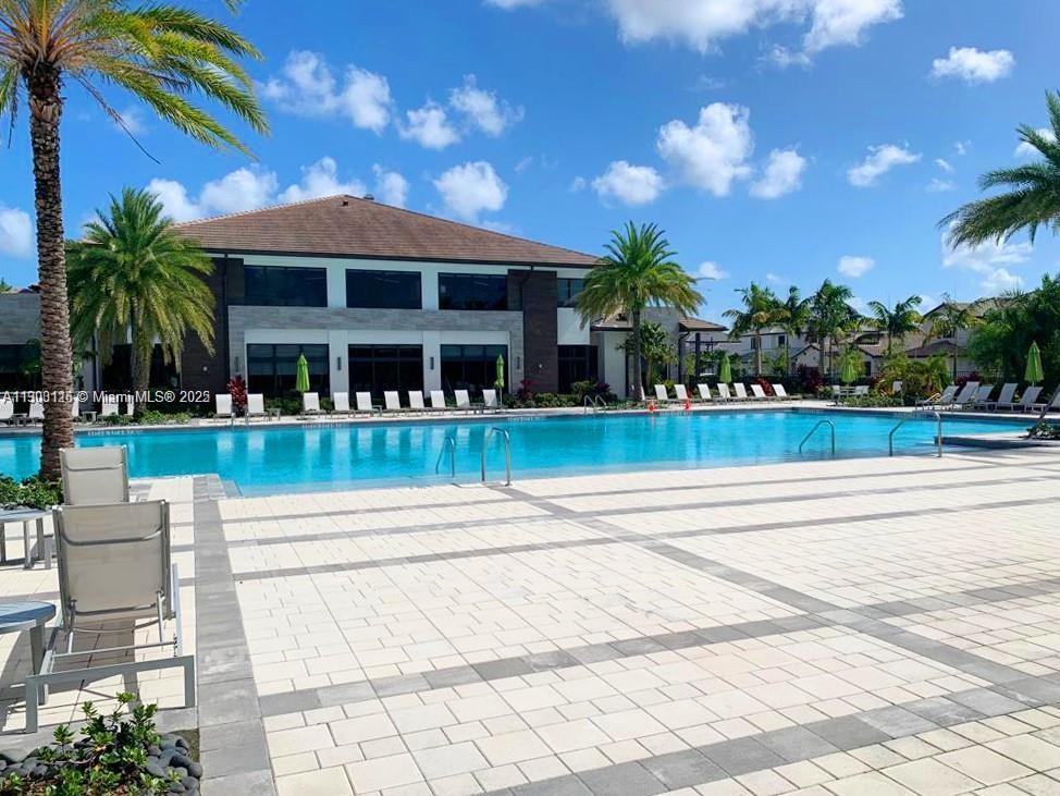 URBANA AT RESIDENCES - Residential