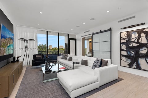 Photo of 30 Isle Of Venice Dr #PH3, Fort Lauderdale, FL 33301 (MLS # A12098711)