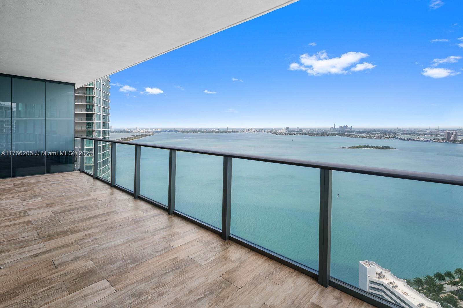 Property for Sale at 650 Ne 32nd St 3701, Miami, Broward County, Florida - Bedrooms: 4 
Bathrooms: 5  - $1,650,000