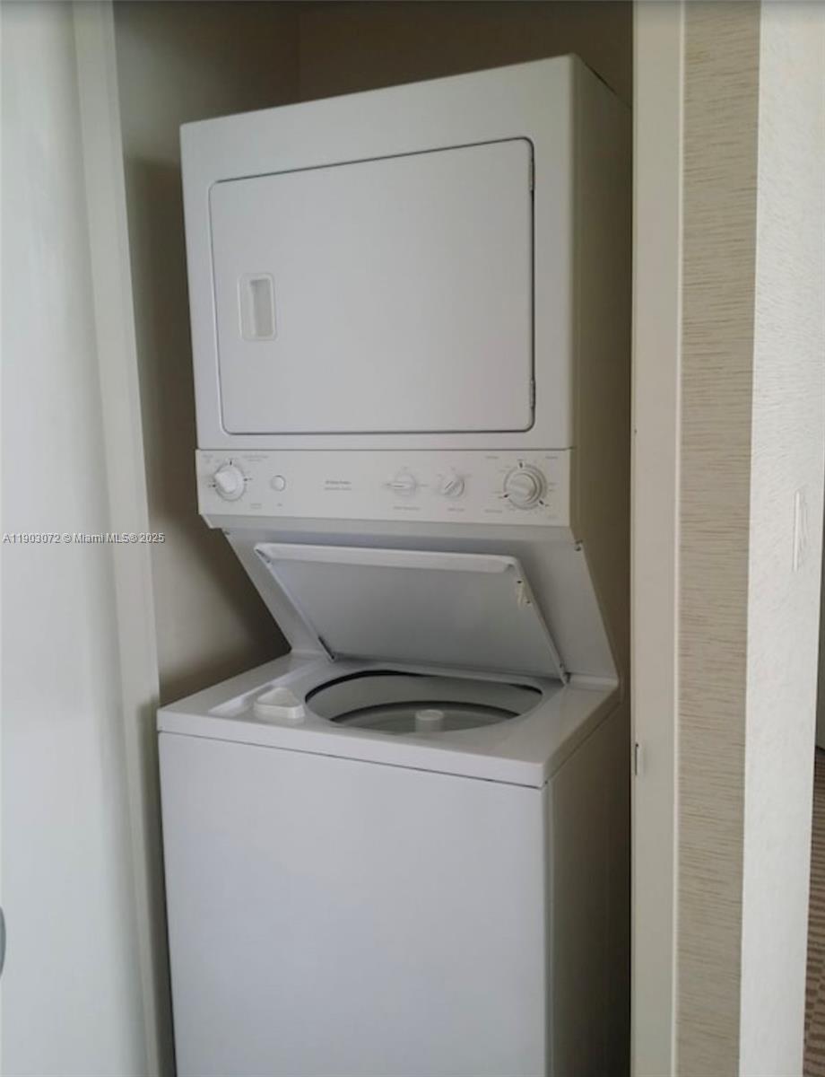 TRUMP INTERNATIONAL SONES - Residential