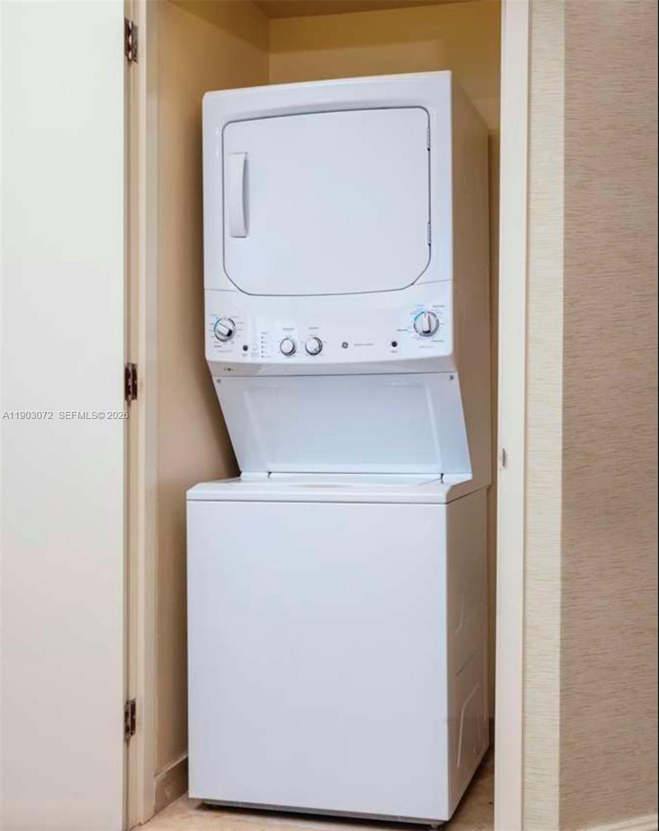 TRUMP INTERNATIONAL SONES - Residential