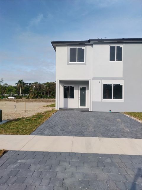 Townhouse in Miami FL 22580 124 CT.jpg