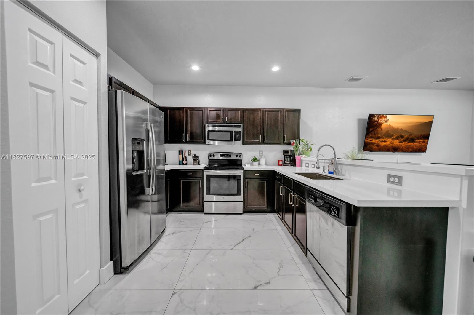 3574 W 88th Ter