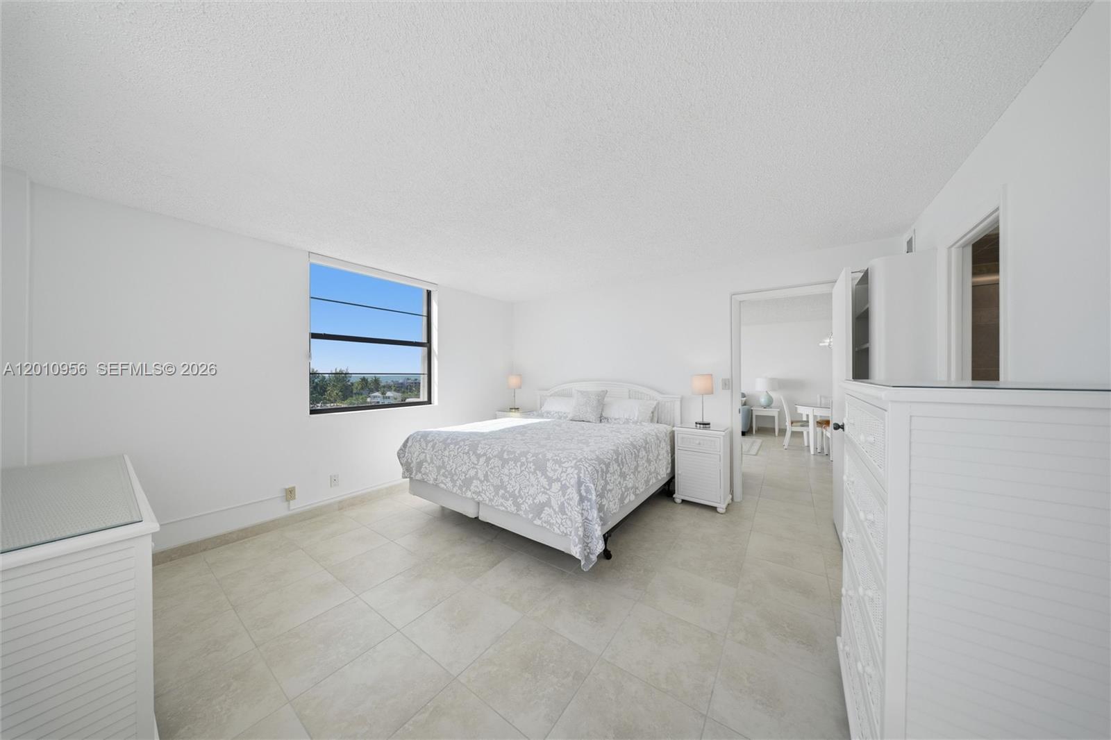 COCO PLUM BEACH - Residential