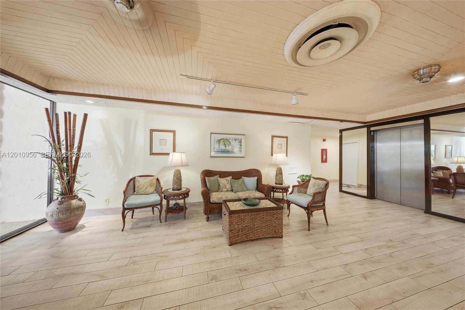 COCO PLUM BEACH - Residential