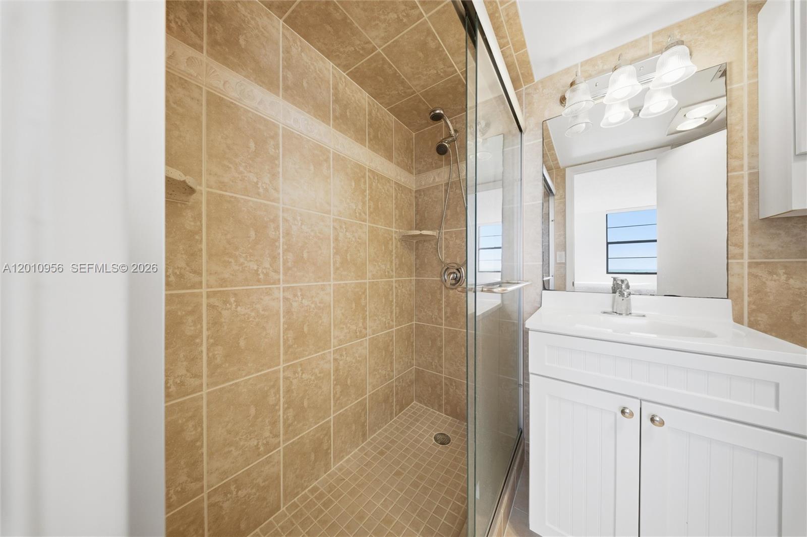 COCO PLUM BEACH - Residential