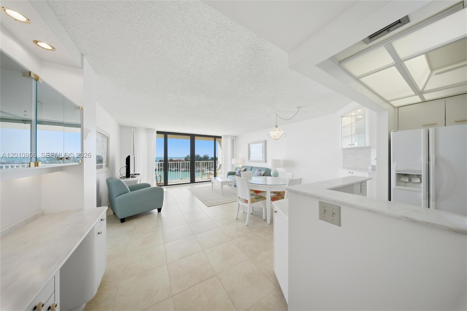 COCO PLUM BEACH - Residential