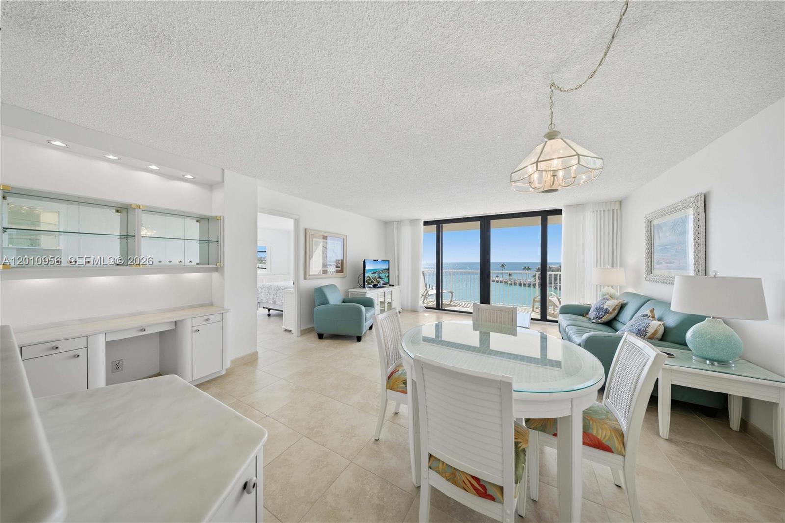 COCO PLUM BEACH - Residential