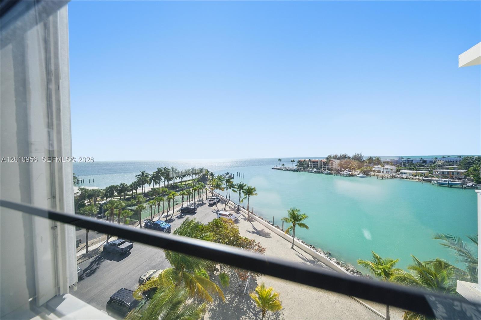 COCO PLUM BEACH - Residential