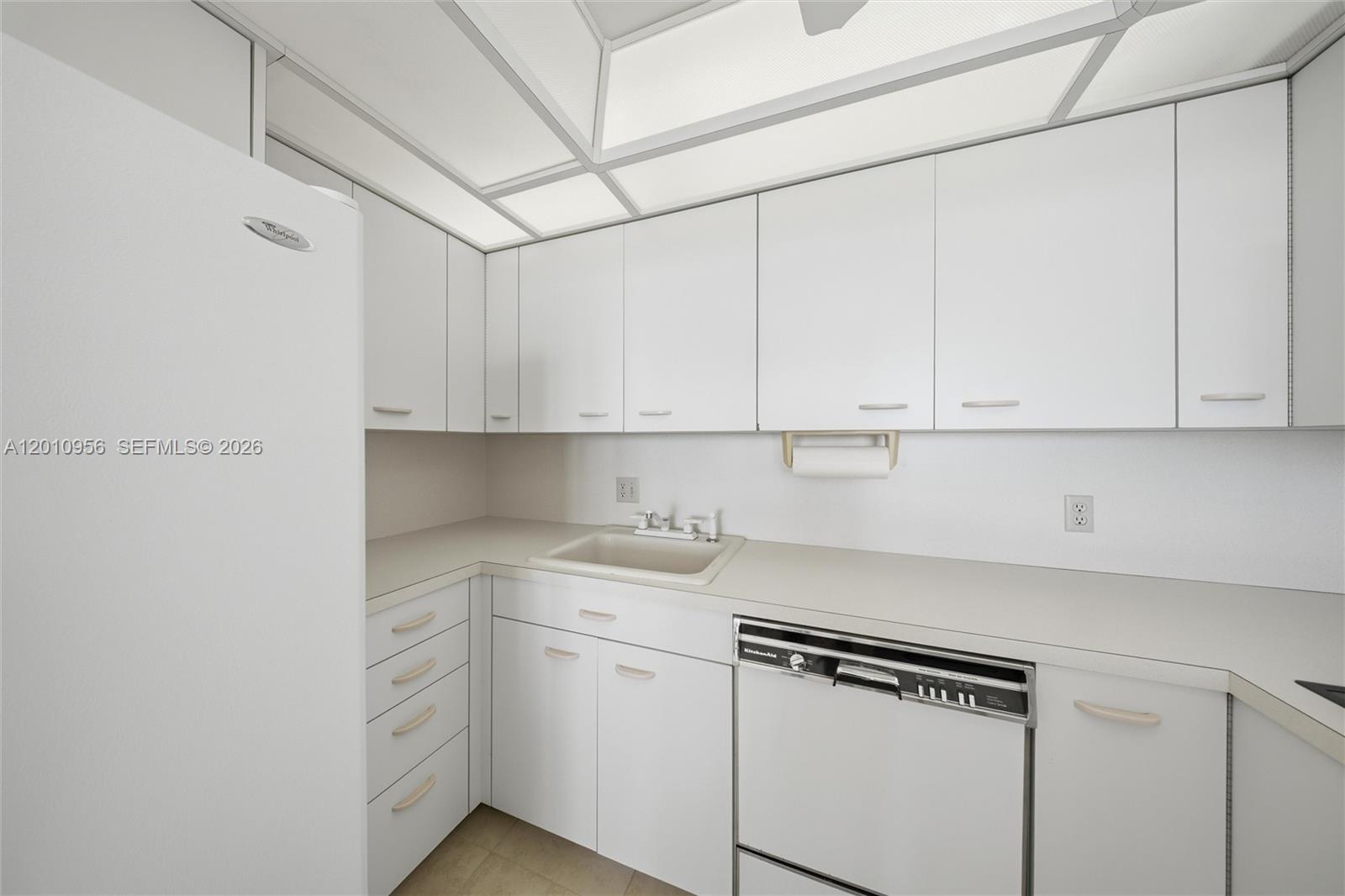 COCO PLUM BEACH - Residential
