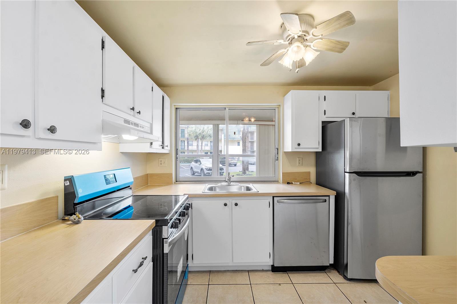 LIME BAY CONDOMINIUM 5 - Residential