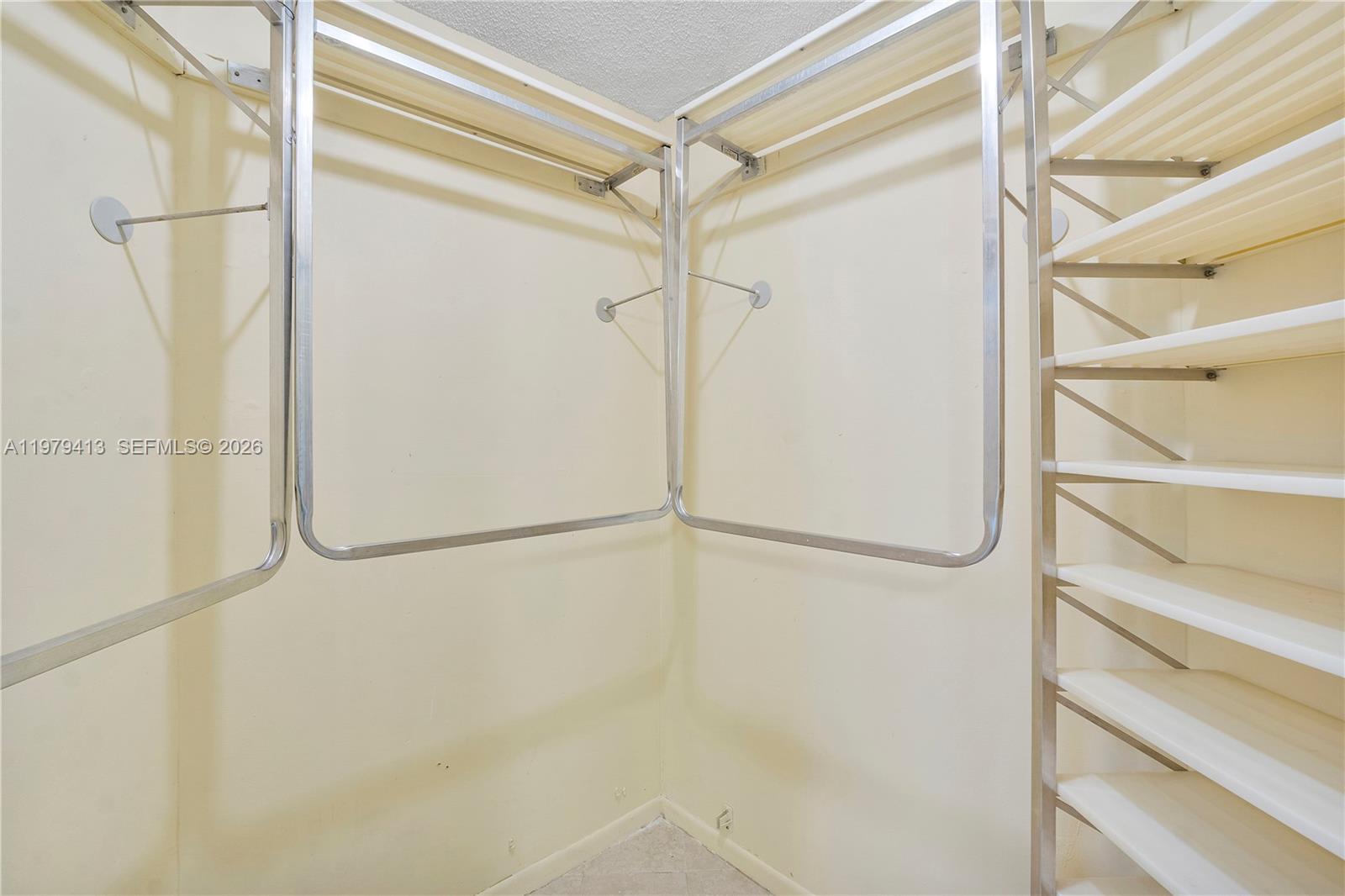 LIME BAY CONDOMINIUM 5 - Residential