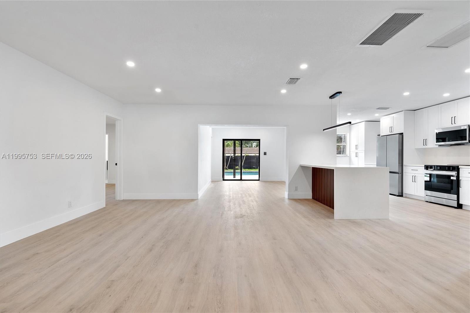 SUNSET ISLES SEC 3 - Residential