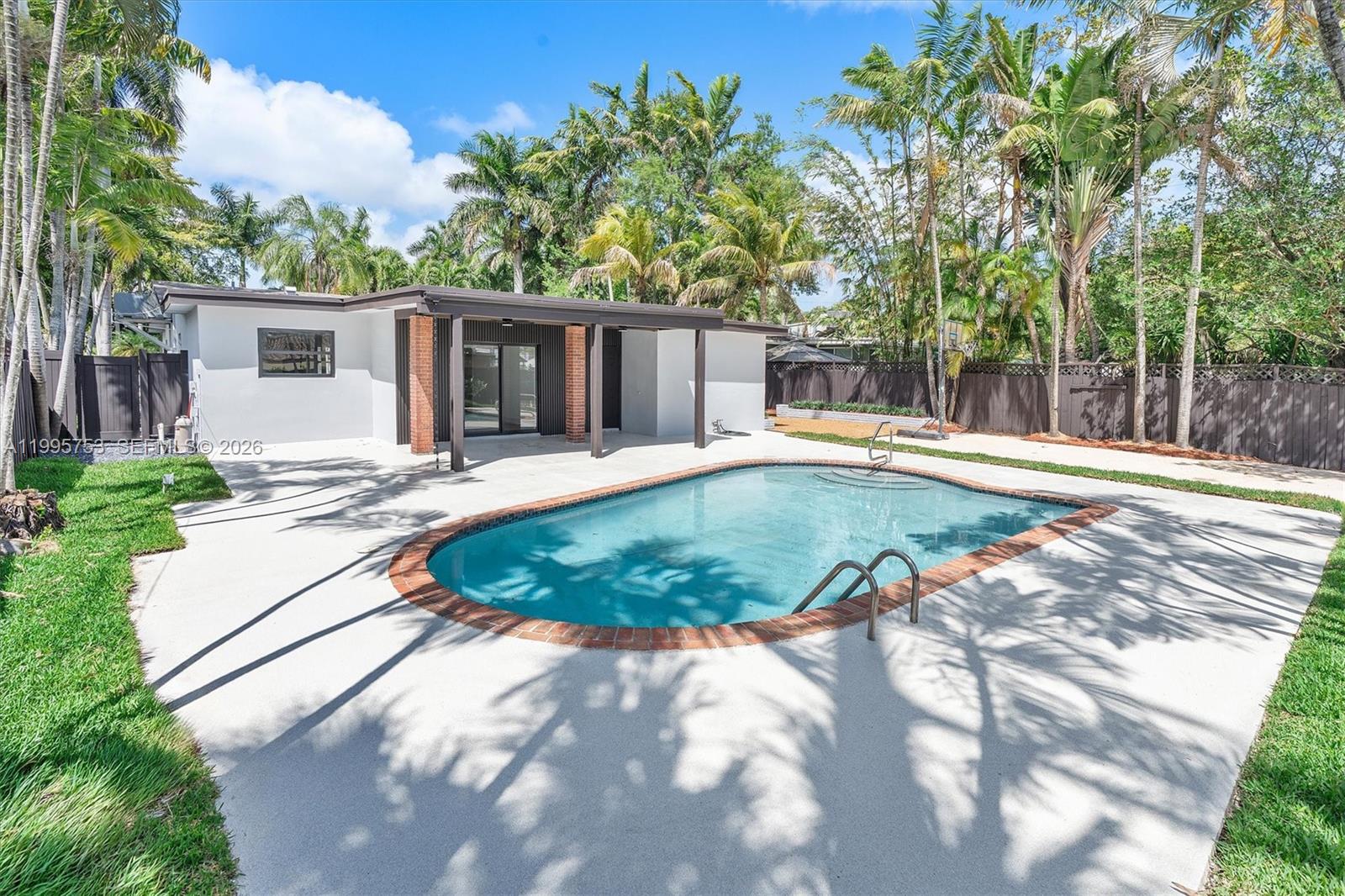 SUNSET ISLES SEC 3 - Residential