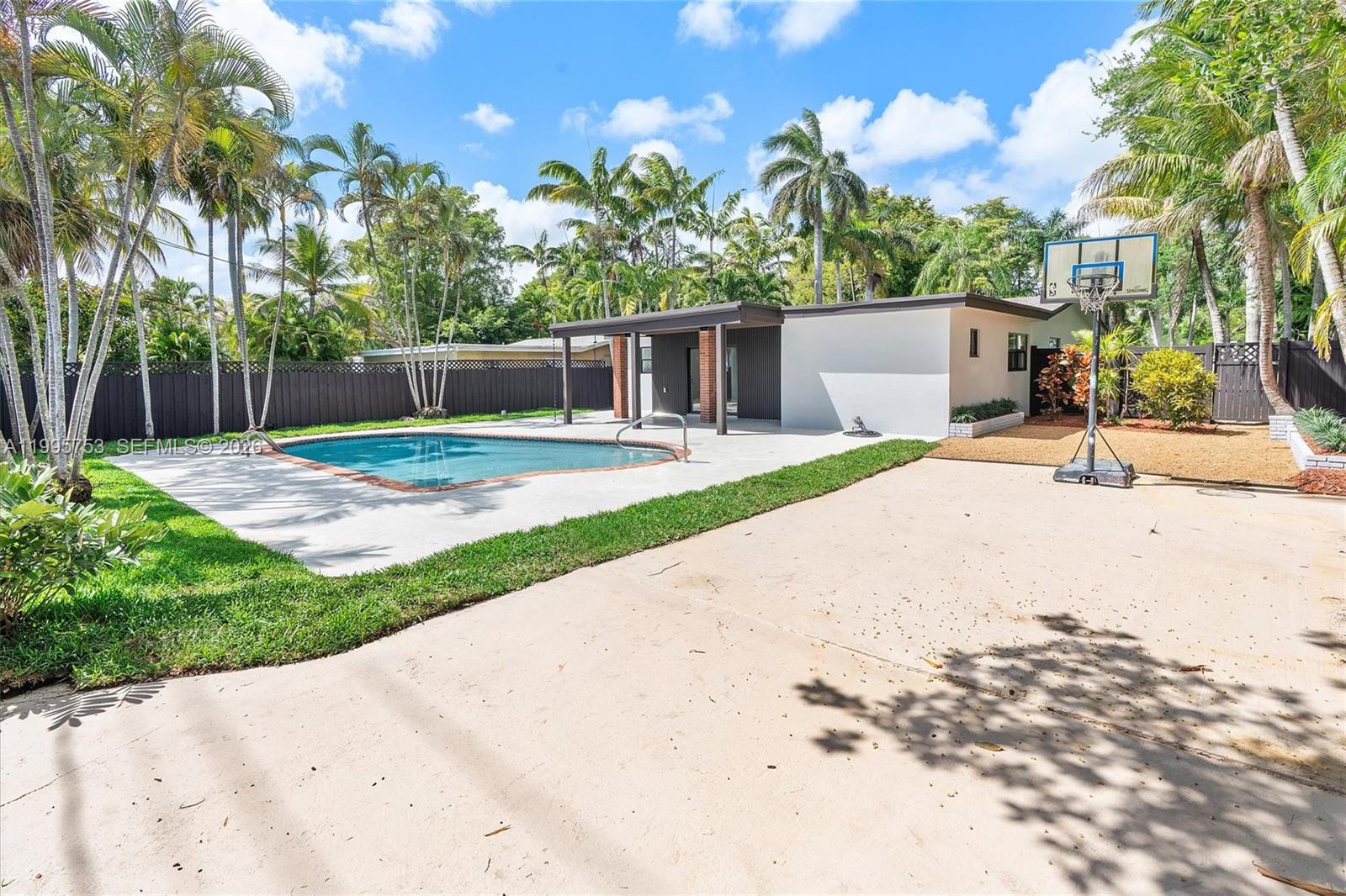 SUNSET ISLES SEC 3 - Residential