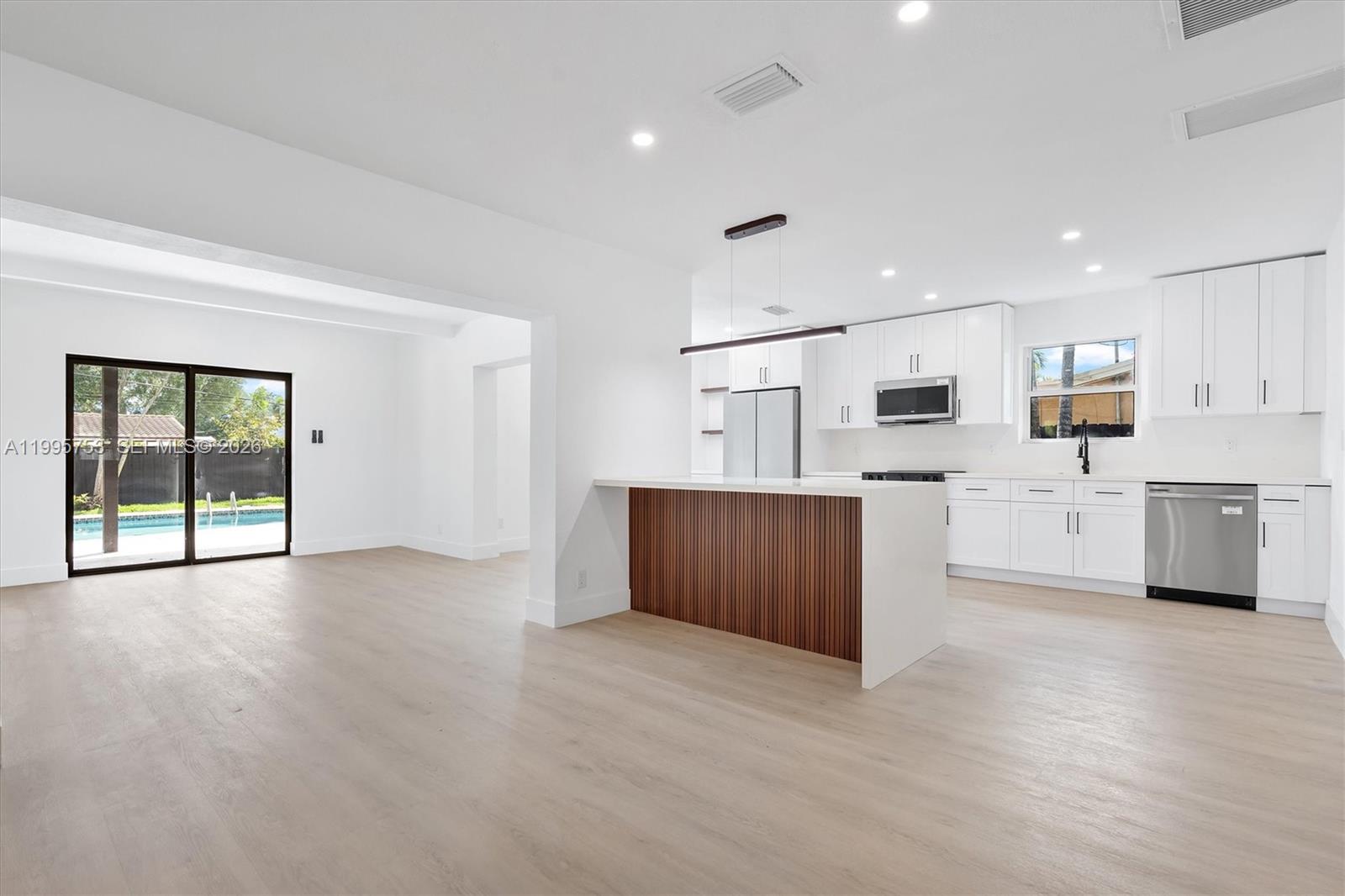 SUNSET ISLES SEC 3 - Residential