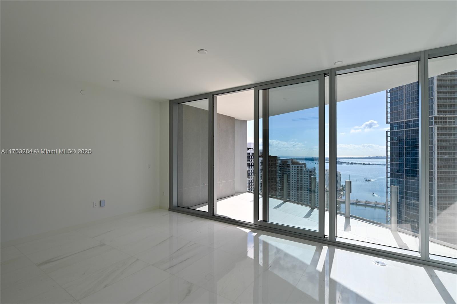 ASTON MARTIN RESIDENCES - Residential