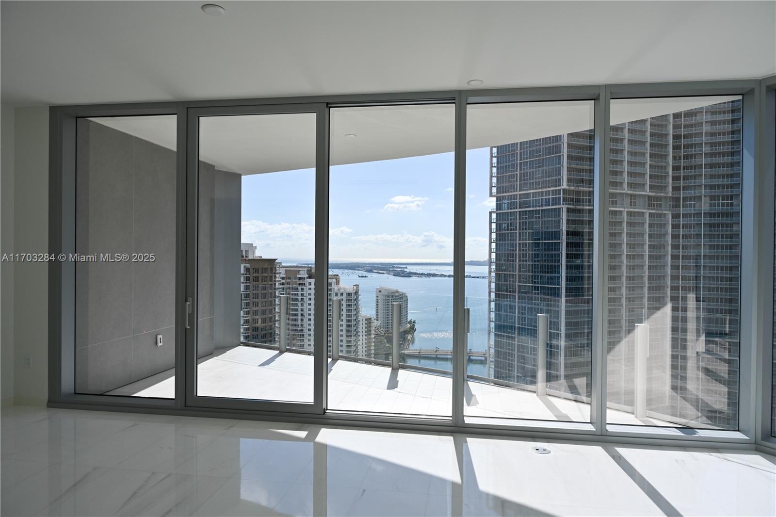 ASTON MARTIN RESIDENCES - Residential