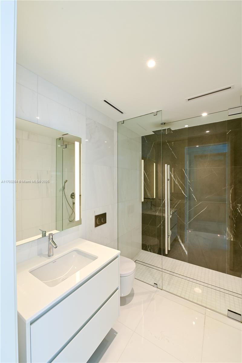 ASTON MARTIN RESIDENCES - Residential