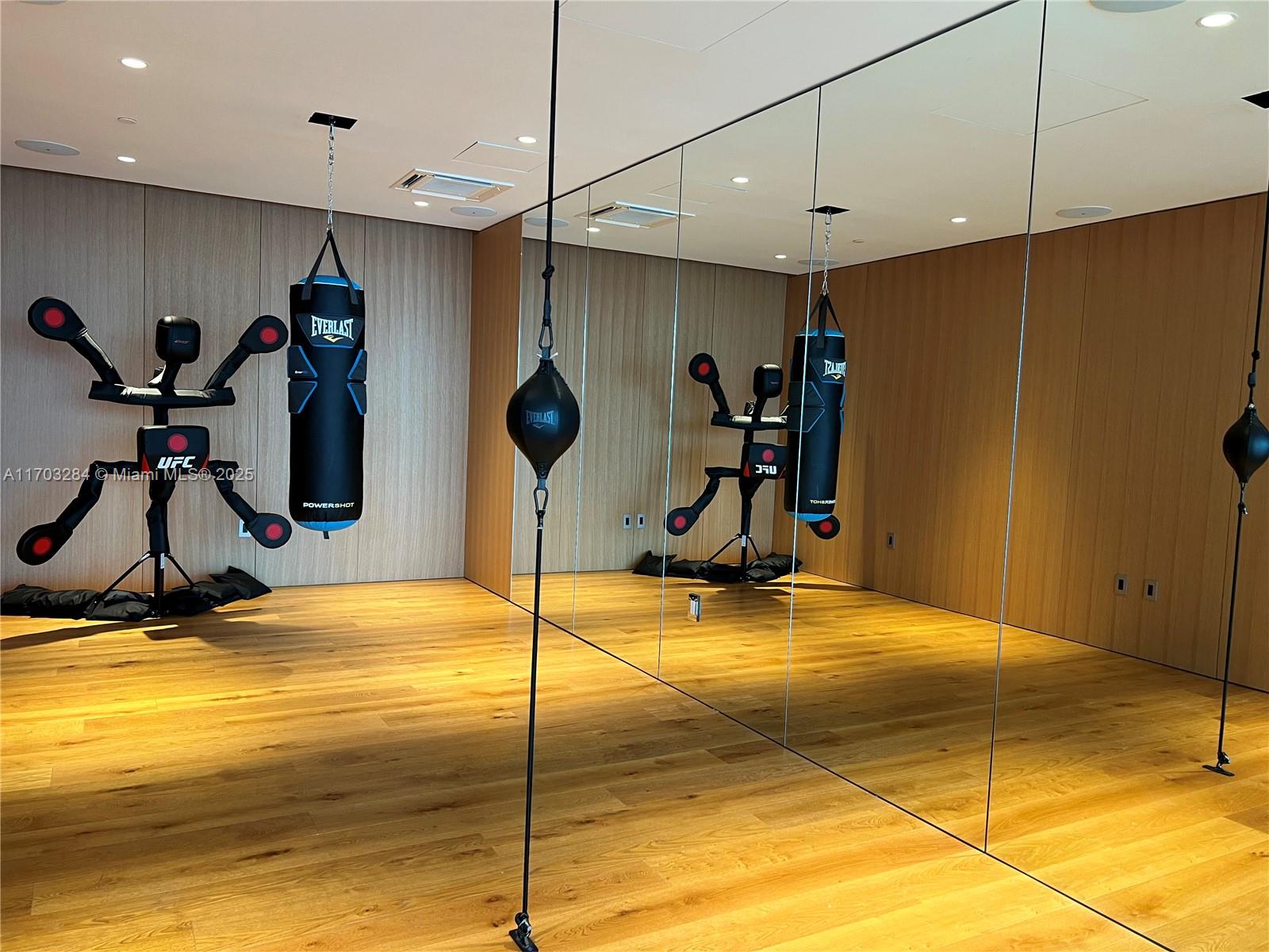 ASTON MARTIN RESIDENCES - Residential