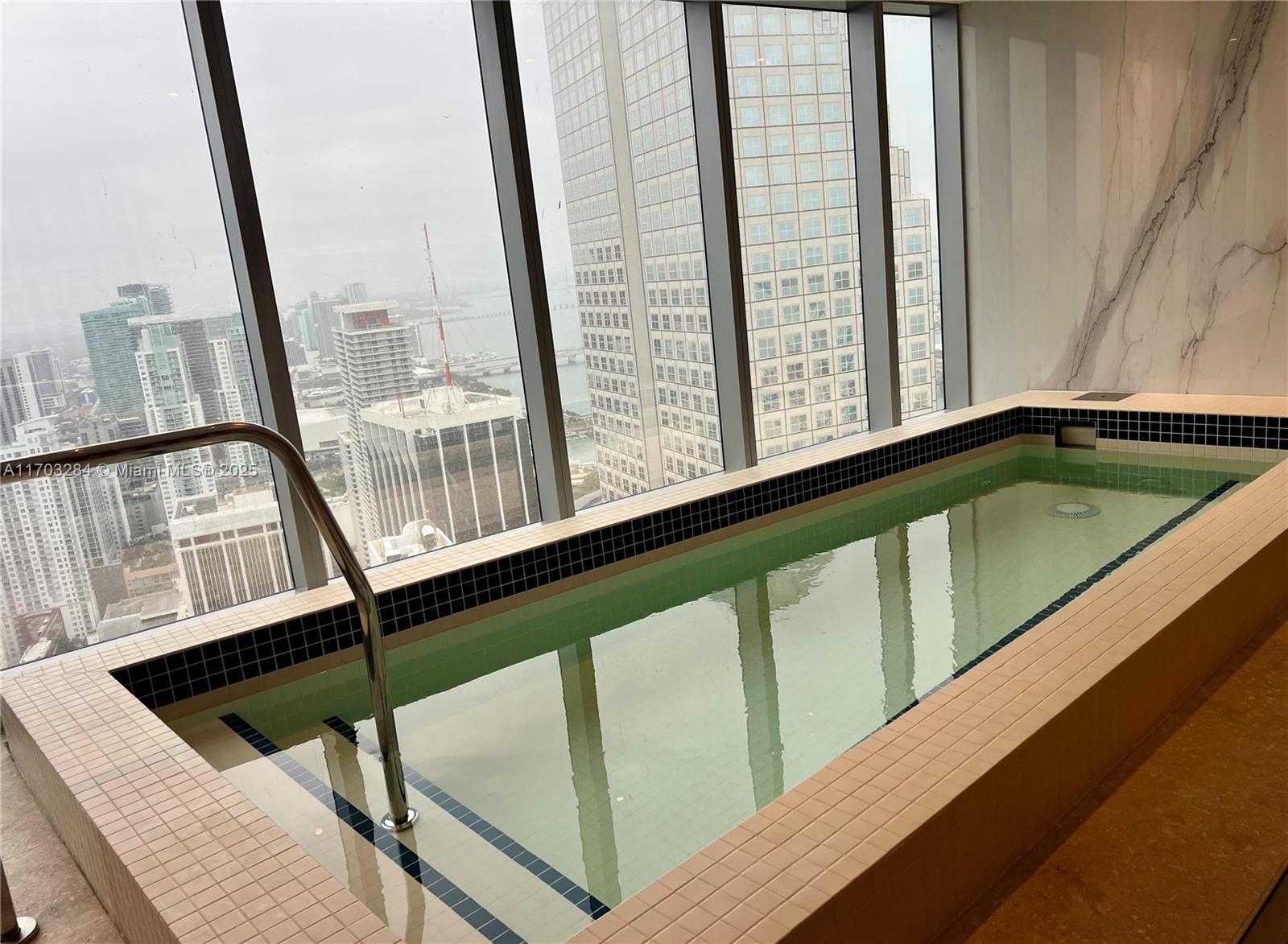 ASTON MARTIN RESIDENCES - Residential