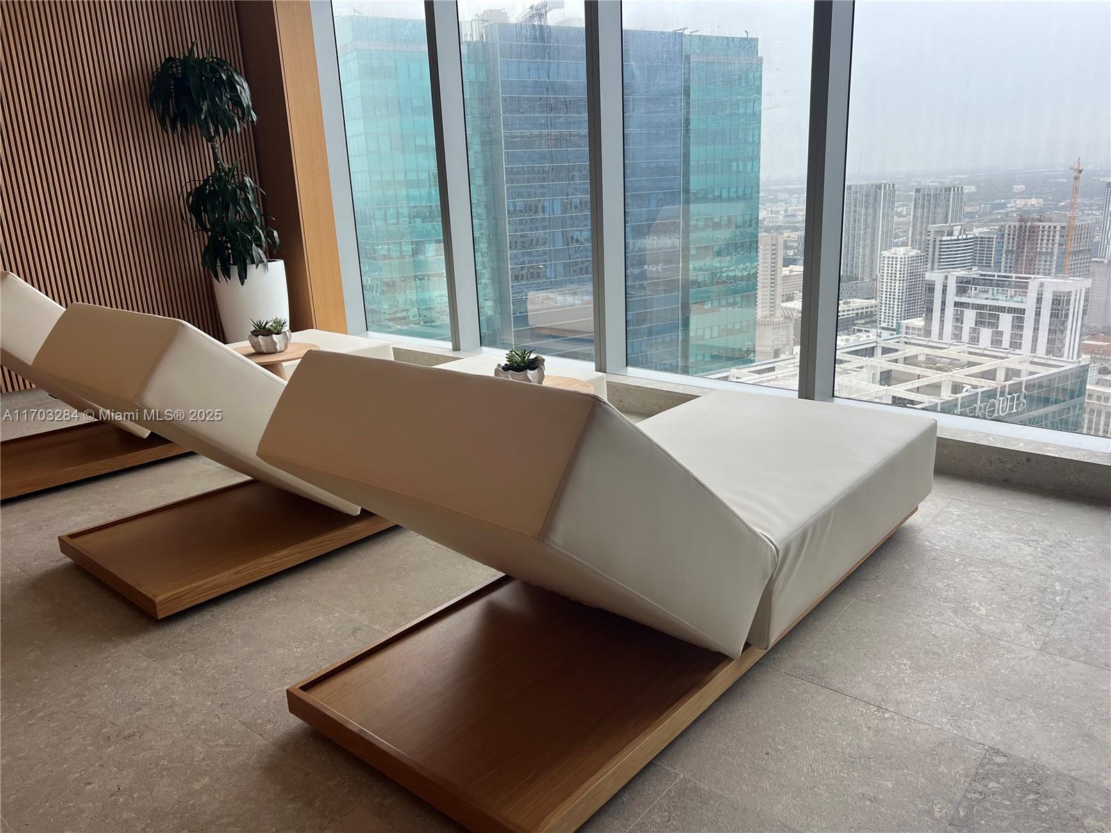 ASTON MARTIN RESIDENCES - Residential
