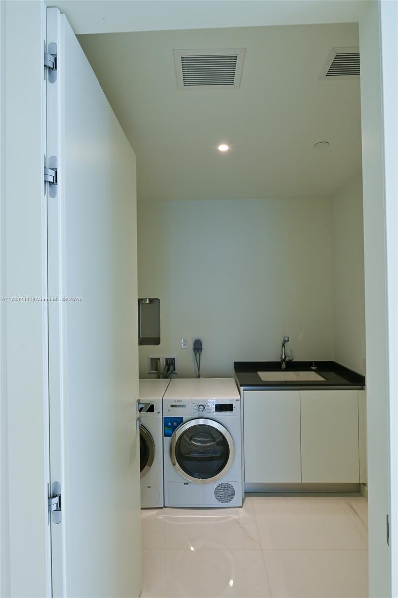 ASTON MARTIN RESIDENCES - Residential