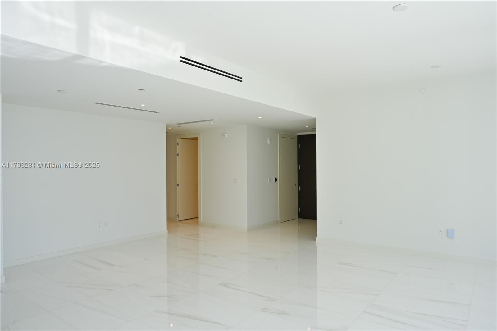 ASTON MARTIN RESIDENCES - Residential