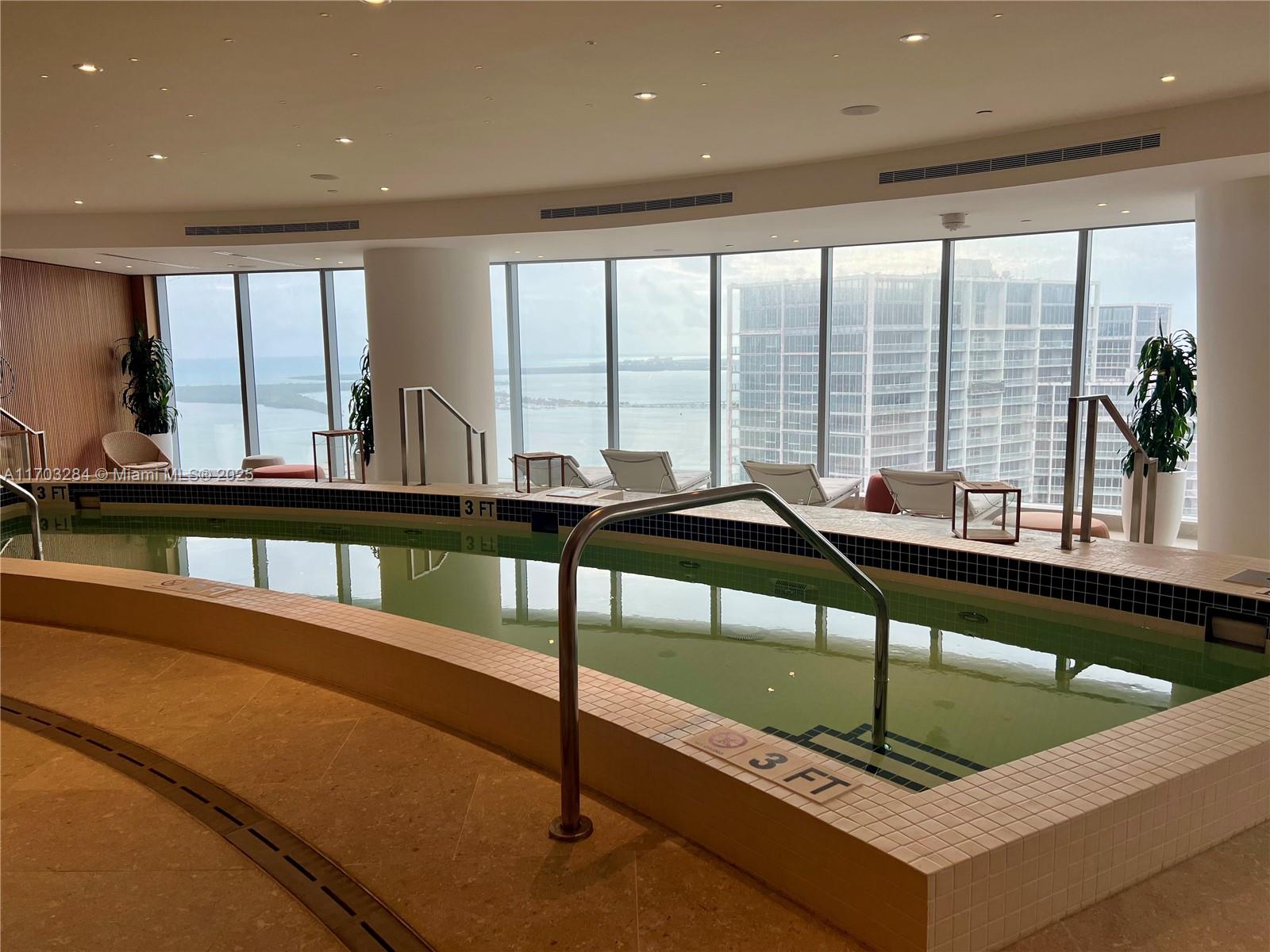 ASTON MARTIN RESIDENCES - Residential