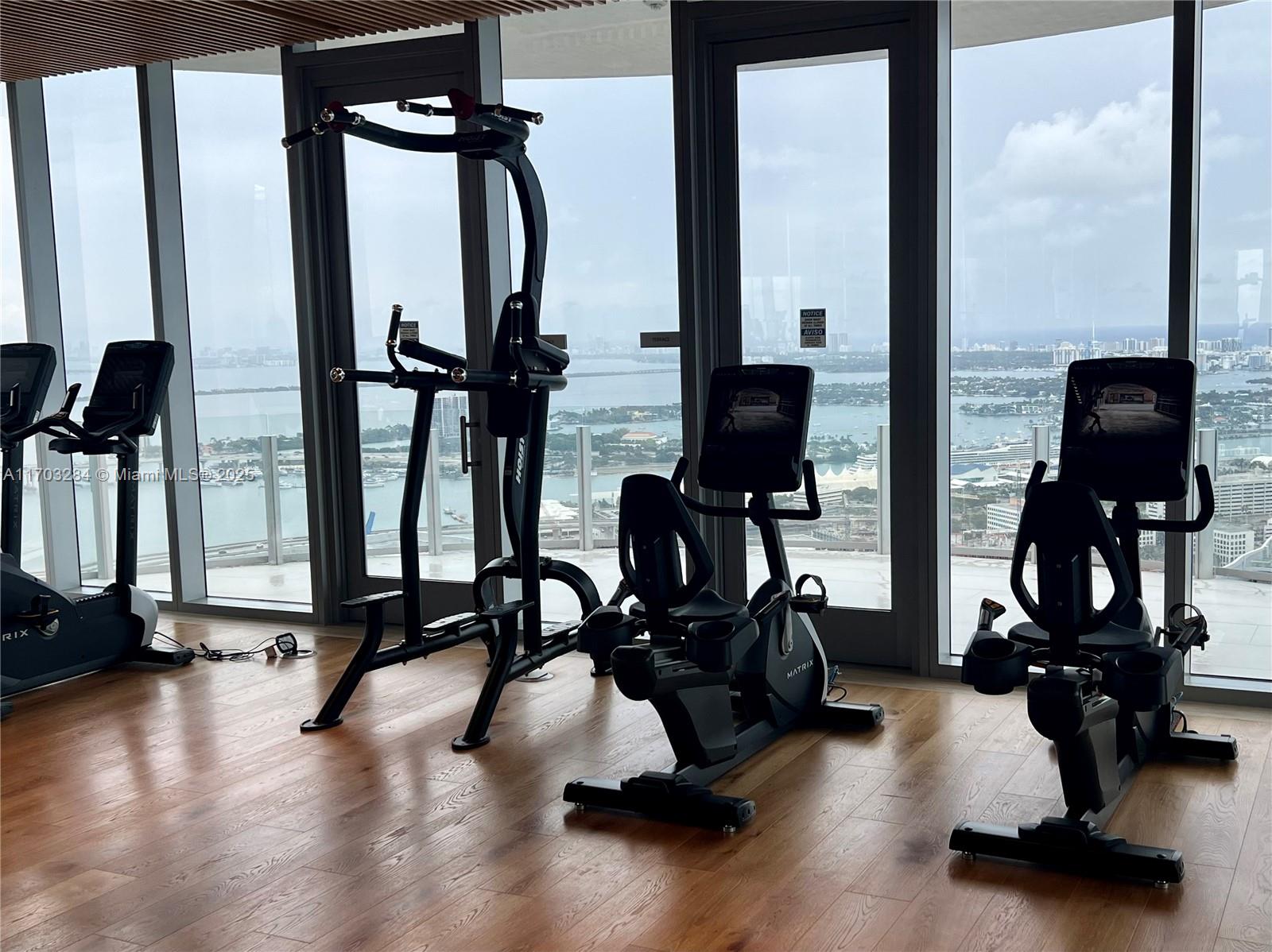 ASTON MARTIN RESIDENCES - Residential