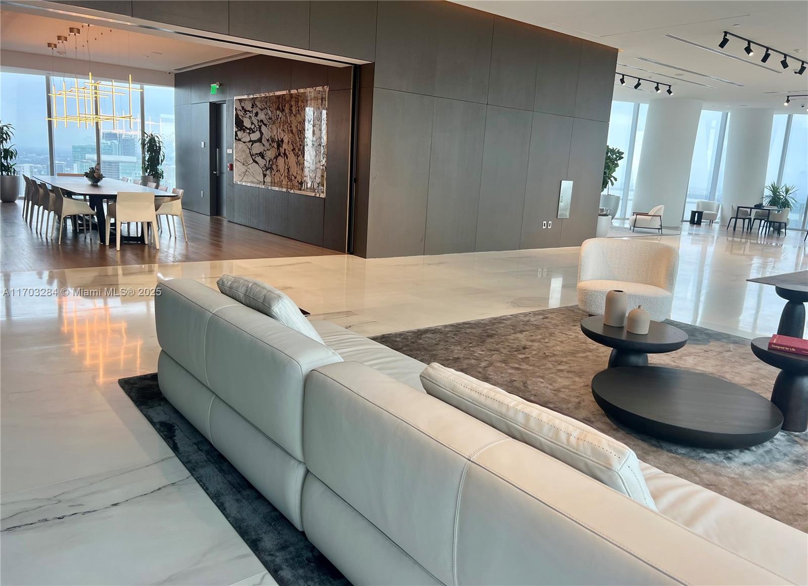 ASTON MARTIN RESIDENCES - Residential