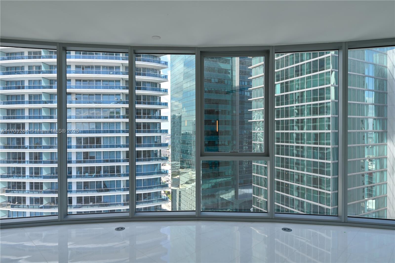 ASTON MARTIN RESIDENCES - Residential