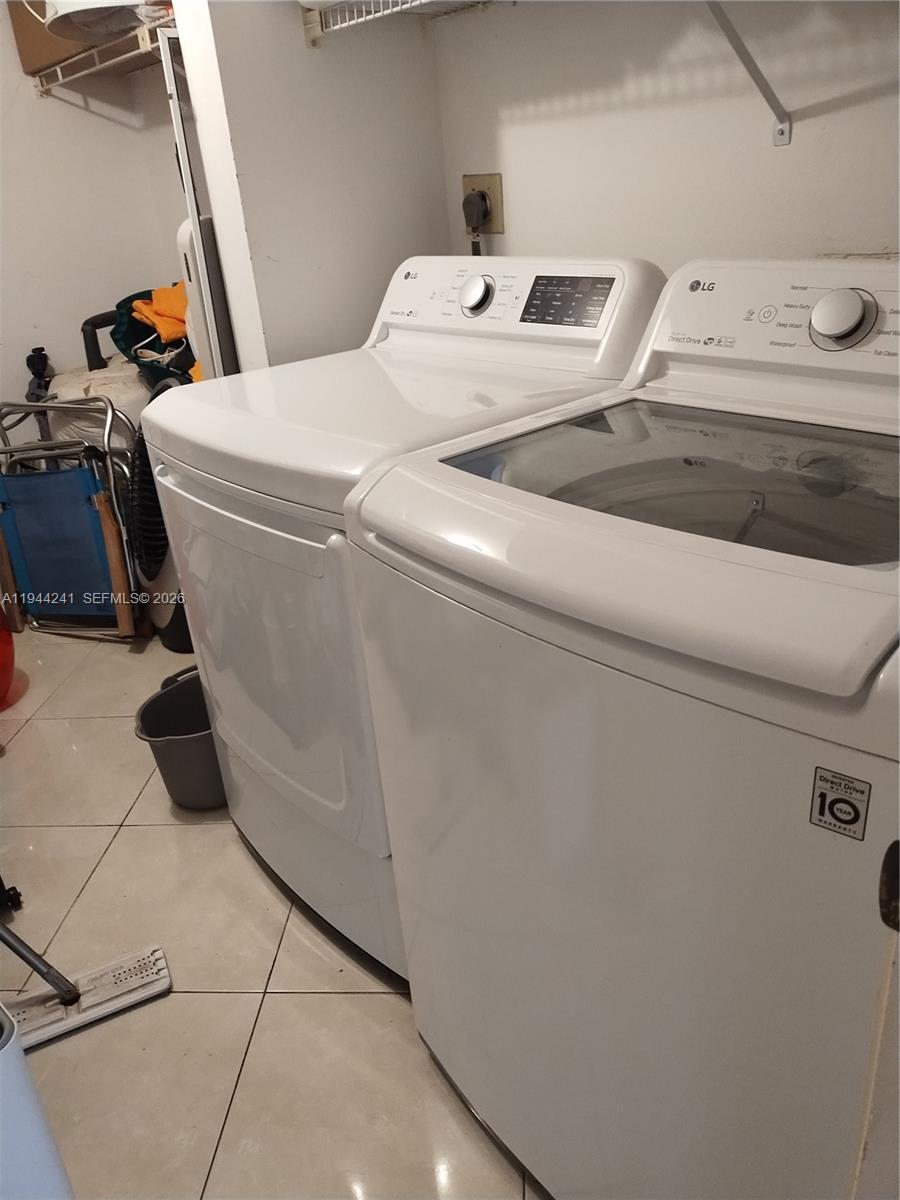 SUNRISE LAKES 172 CONDO - Residential