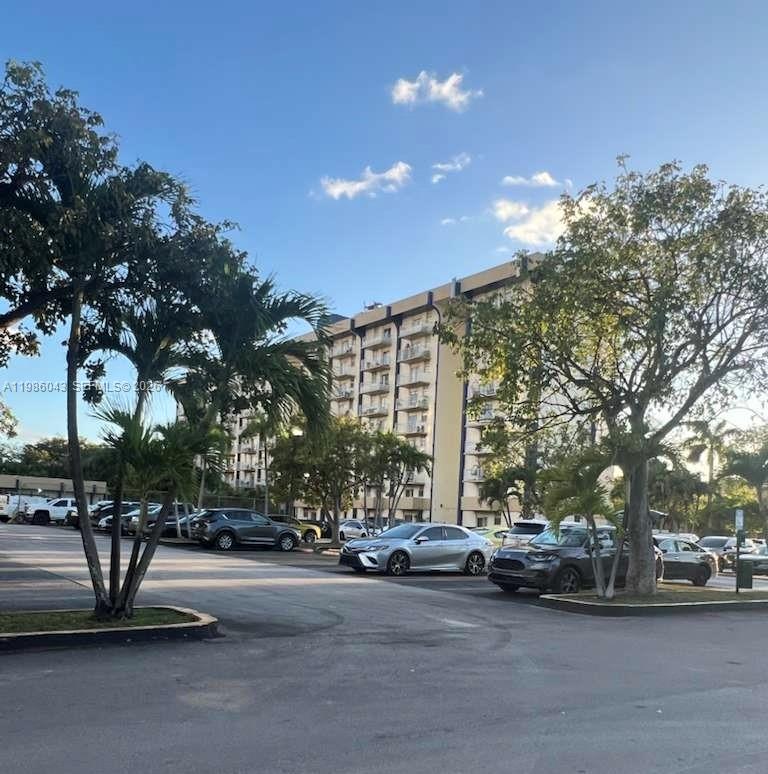 YOLANDA VILLAS CONDO - Residential