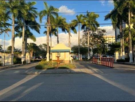 YOLANDA VILLAS CONDO - Residential