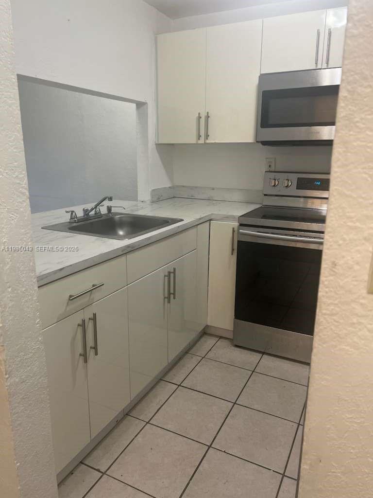 YOLANDA VILLAS CONDO - Residential