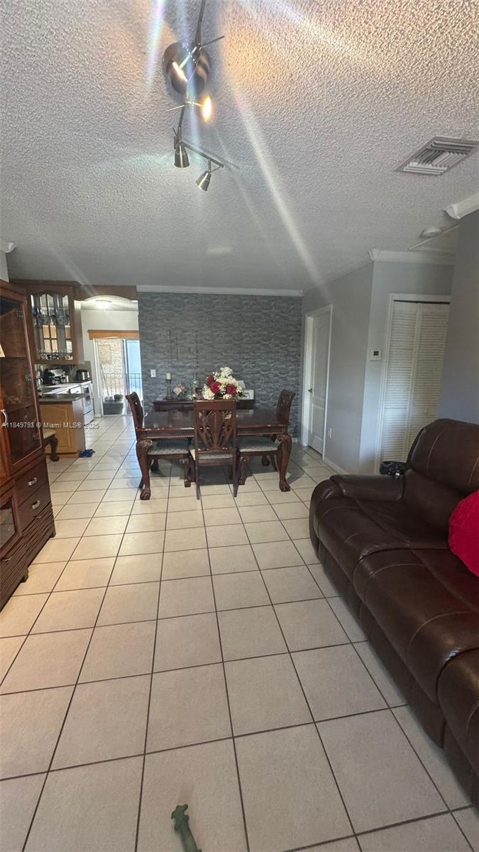 Location, location, location, spacious and remodeled apartment with 2 bedrooms and 2 bathrooms, W/D inside the
unit, quick association approval, this apartment will offer a modern and sophisticated living experience. Every
corner reflects attention to detail and quality, providing a welcoming atmosphere. Take advantage of this unique
opportunity and make this place your new home!