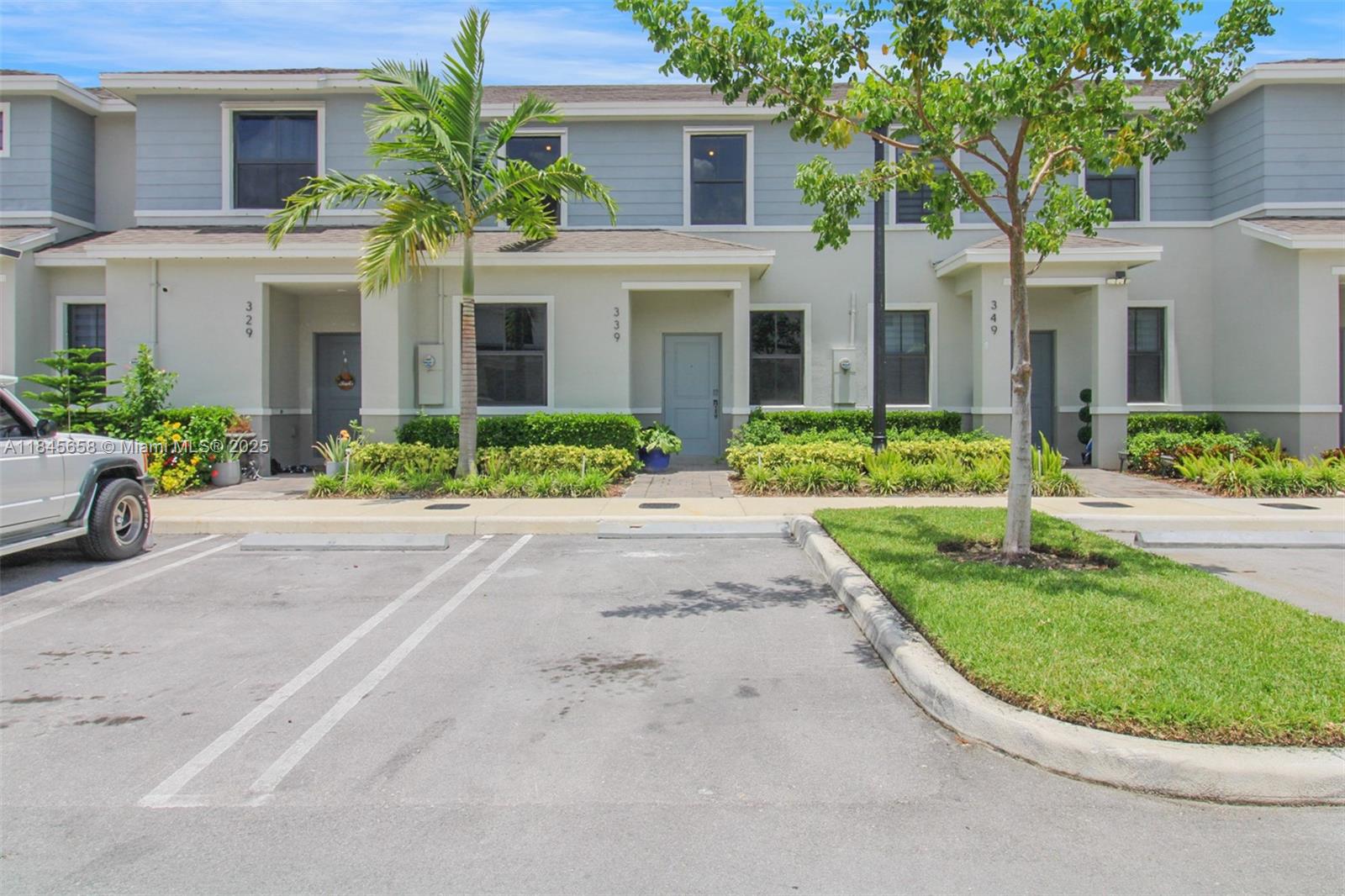SPACIOUS FEE SIMPLE TOWNHOUSE. NEW CONSTRUCTION FROM 2023. LIVED BY ONE FAMILY ONLY. BE CLOSE TO THE FLORIDA KEYS, THE FLORIDA TURNPIKE AND US1. PALM CAY IS A QUIET, FAMILY NEIGHBORHOOD. ENJOY THE NEWLY BUILT POOL AND CLUBHOUSE. WALK TO WALMART AND MANY RESTAURANTS AND STORES IN THE AREA. ENJOY BARBQUES AND FAMILY DINNERS IN THE BACK PATIO, THUS ENJOYING THE BOUNTIFUL LIFE THAT THE SOUTHERNMOST PART OF MIAMI DADE COUNTY OFFERS, WITH FRESH PRODUCE READILY AVAILABLE AND CLEAN AIR. PALM CAY IS SOURRROUNDED BY EXCELLENT SCHOOLS. PRICED TO SELL AND IT WILL GO FAST!