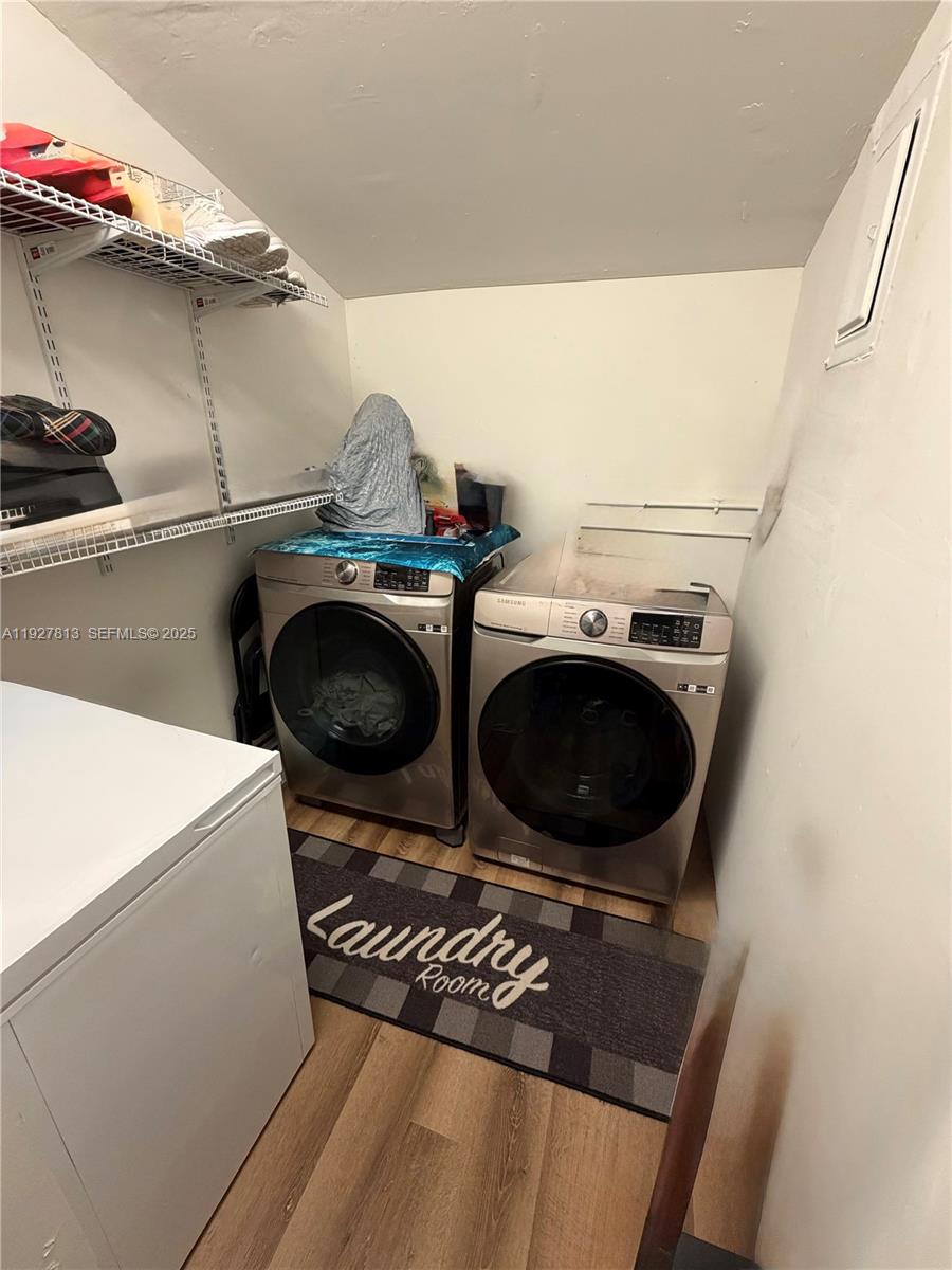 NO MIAMI BEACH MANOR - Residential