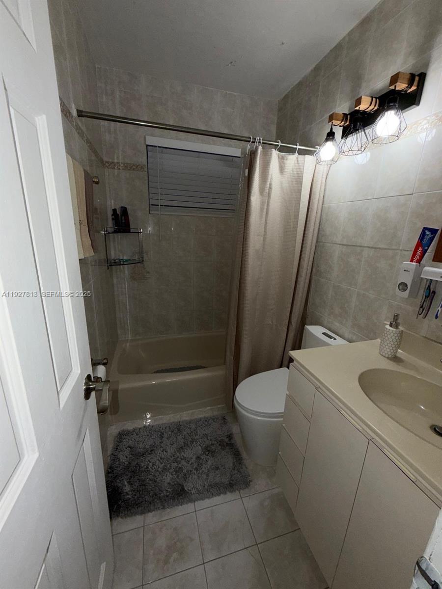 NO MIAMI BEACH MANOR - Residential